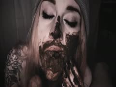 Tattooed babe enjoying the taste of a dick filled with poop